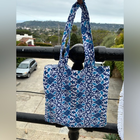 Roundie - Picture 3 of 8